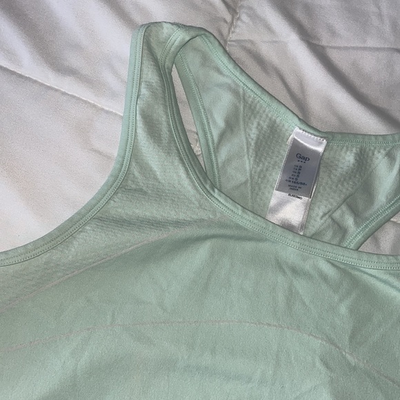 Gap workout tank top - Picture 2 of 4
